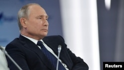 Russian President Vladimir Putin attends a session of the annual Valdai Discussion Club in Sochi, Russia October 18, 2018. Sputnik/Alexei Druzhinin/Kremlin via REUTERS