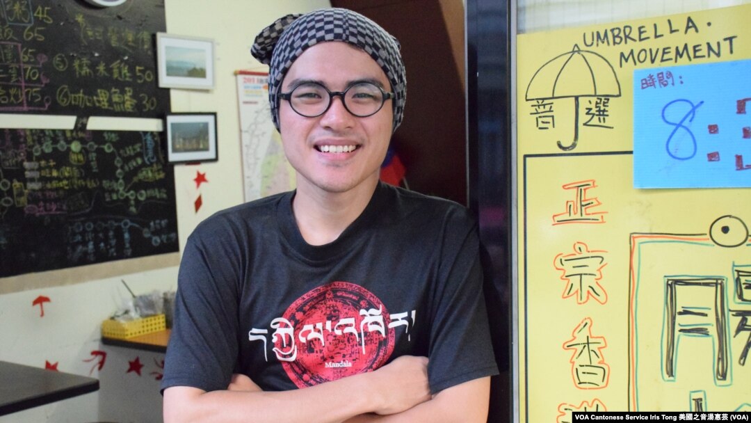 去年正式申請移民台灣的港人吳鳳華 (攝影: 美國之音湯惠芸)