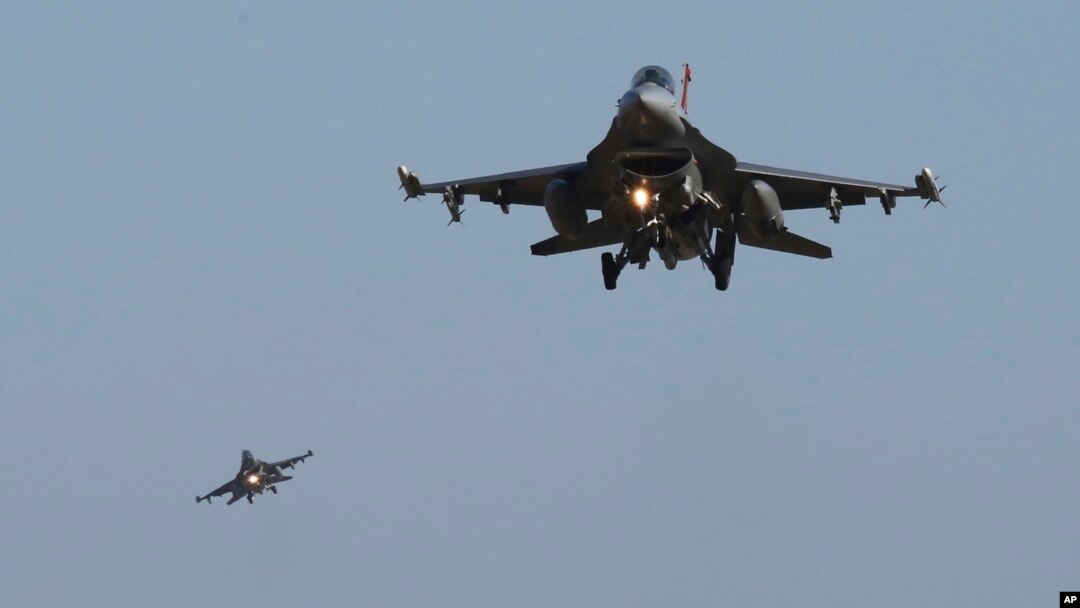 미군 F-16 전투기.