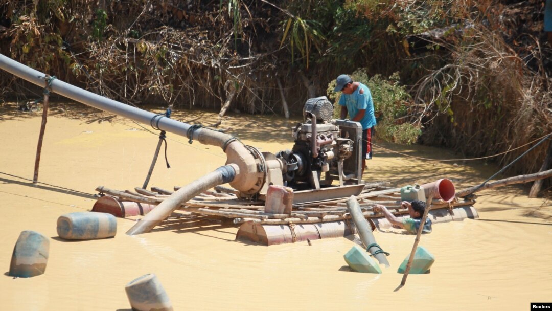 En la región amazónica de Madre de Dios, región de Puerto Luz, Perú, la explotación del ser humano es latente y abusiva. 