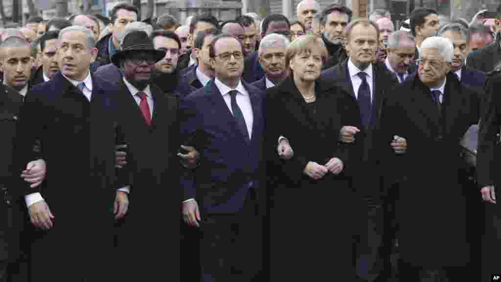 Shugaban Isra'ila Benjamin Netanyahu, Shugaban Mali Ibrahim Boubacar Keita, Shugaban Faransa Francois Hollande, Shugaban Jamus Angela Merkel, Shugaban EU Donald Tusk, da Shugaban Falasdinawa Mahmoud Abbas a Paris.