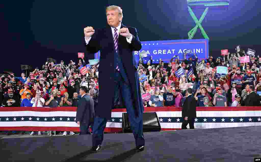 U.S. President Donald Trump arrives for a campaign rally at Pittsburgh International Airport in Moon Township, Pennsylvania, Sept. 22, 2020.