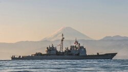 2014年11月22日美國提康德羅加級導彈巡洋艦安提坦號(CG 54)為支援印度-亞太地區的安全與穩定在日本富士山附近海域航行。