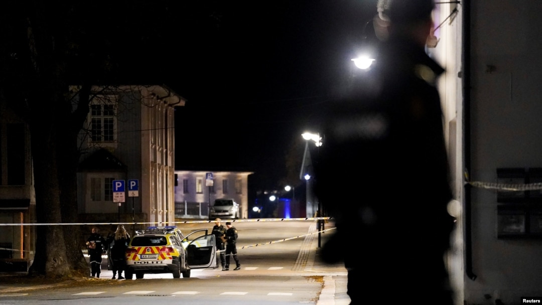 Police officers investigate after several people were killed and others were injured by a man using a bow and arrows to carry out attacks, in Kongsberg, Norway, Oct. 13, 2021. (Hakon Mosvold Larsen/NTB/via Reuters)