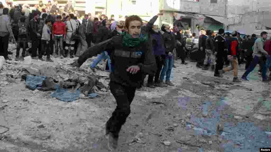 People run after what activists said was the return of government jet planes in the al-Marja district of Aleppo, Dec. 23, 2013. 