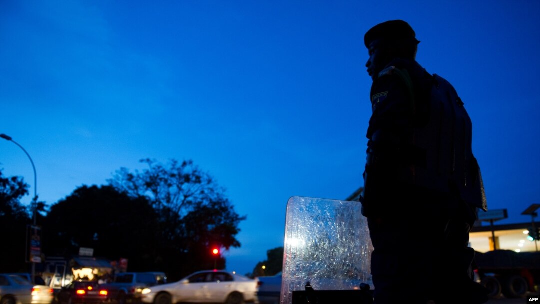 Policier moko na nzela na Lubumbashi, Haut-Katanga, 5 décembre 2011.