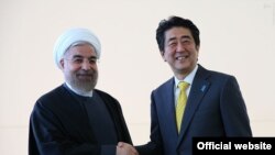 دیدار حسن روحانی رئیس جمهوری ایران (چپ) با شینزو آبه نخست وزیر ژاپن در حاشیه مجمع عمومی سازمان ملل متحد - ۱ مهر ۱۳۹۳۱۳۹۴