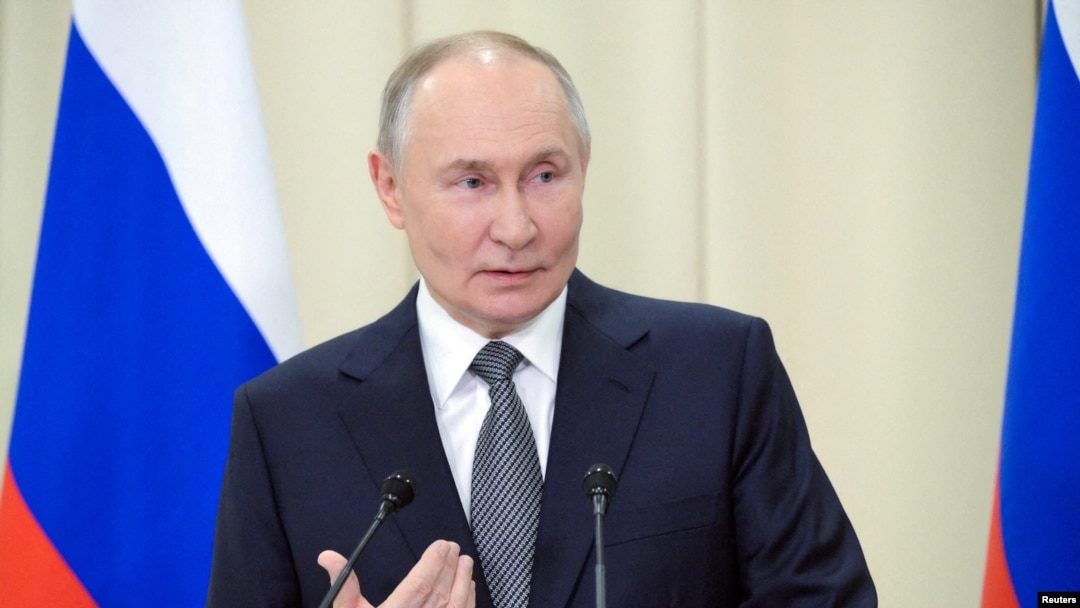 ARCHIVO - El presidente ruso Vladimir Putin habla con la prensa en la región de Leningrado, el 26 de diciembre de 2024.