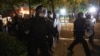 Policia u akciji protiv demonstranata u Vašingtonu, nedaleko od Bele kuće, 31. maja 2020. (REUTERS/Jonathan Ernst)