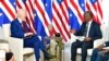 Joe Biden, Presidente dos Estados Unidos, e Ulisses Correia e Silva, primeiro-ministro de Cabo Verde, falam na ilha do Sal, Cabo Verde. 2 dezembro 2024