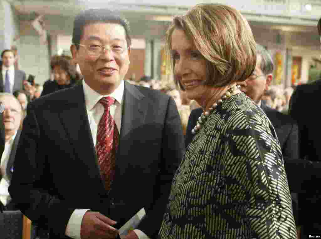 2010年12月10日,美國眾議院議長佩洛西和中國民運人士楊建立在挪威奧斯陸參加諾貝爾和平獎典禮