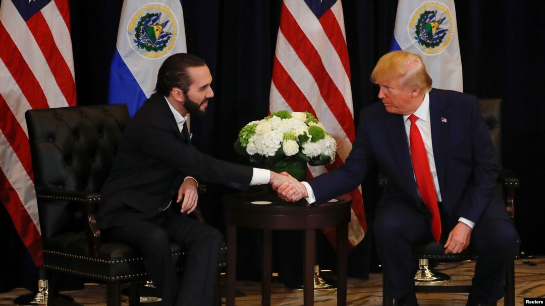 ARCHIVO: Nayib Bukele, presidente de El Salvador y Donald Trump, presidente de Estados Unidos, en un encuentrola ONU el 25 de septiembre de 2019.