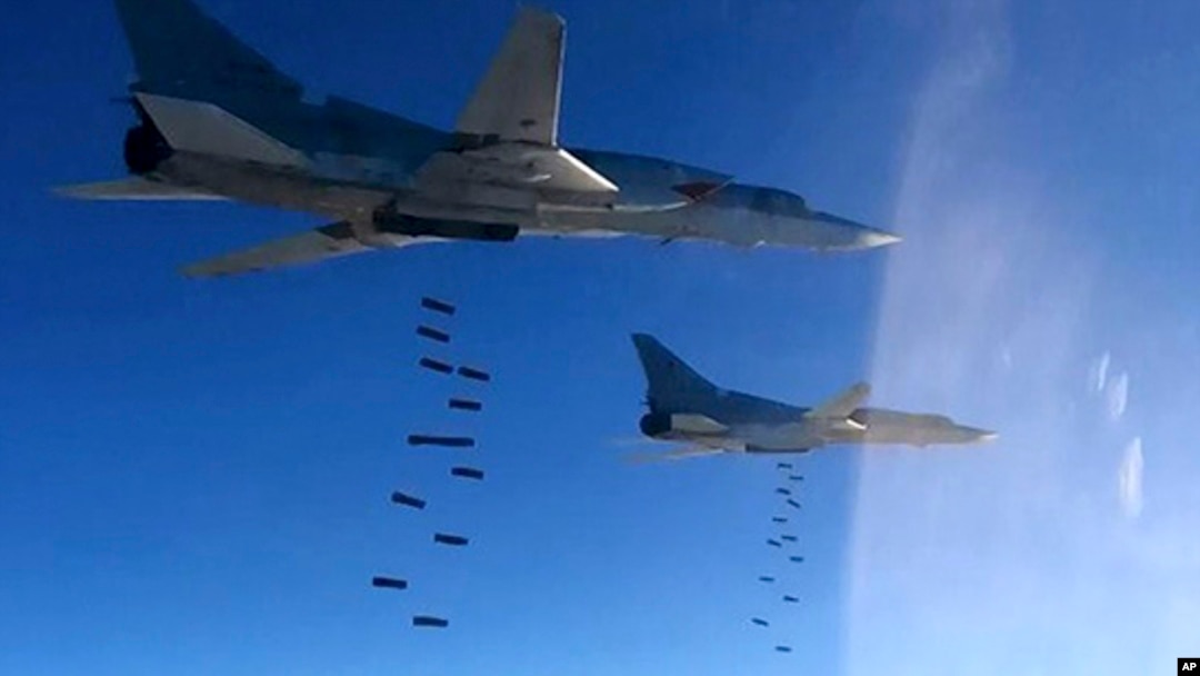 Rusia tiene varias docenas de aviones de combate y baterías de misiles antiaéreos en su base en Siria.