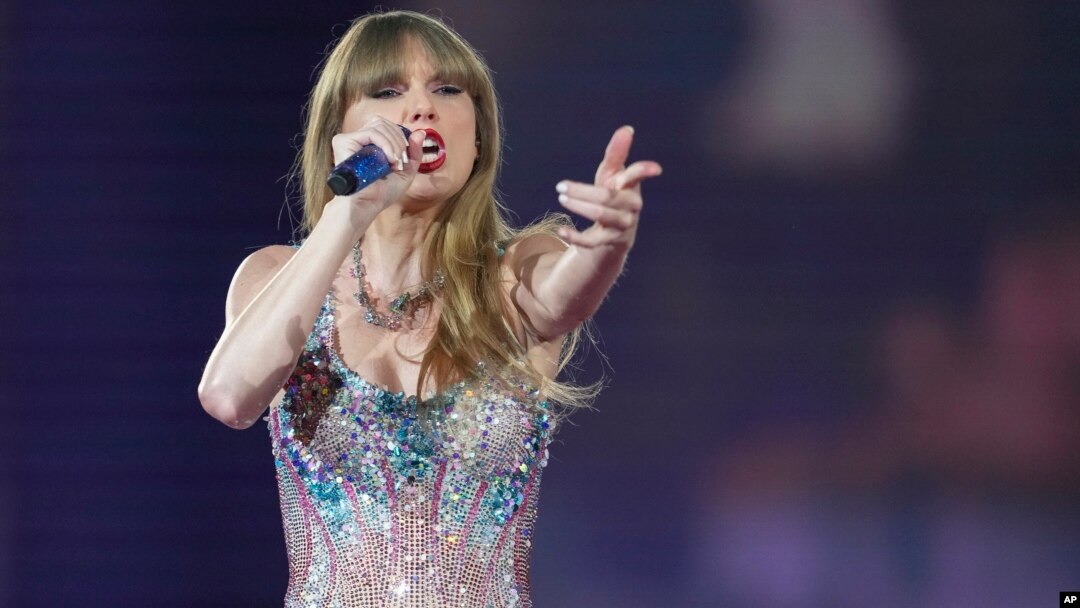 ARCHIVO - Taylor Swift actúa como parte del "Eras Tour" en el Tokyo Dome, el 7 de febrero de 2024, en Tokio.