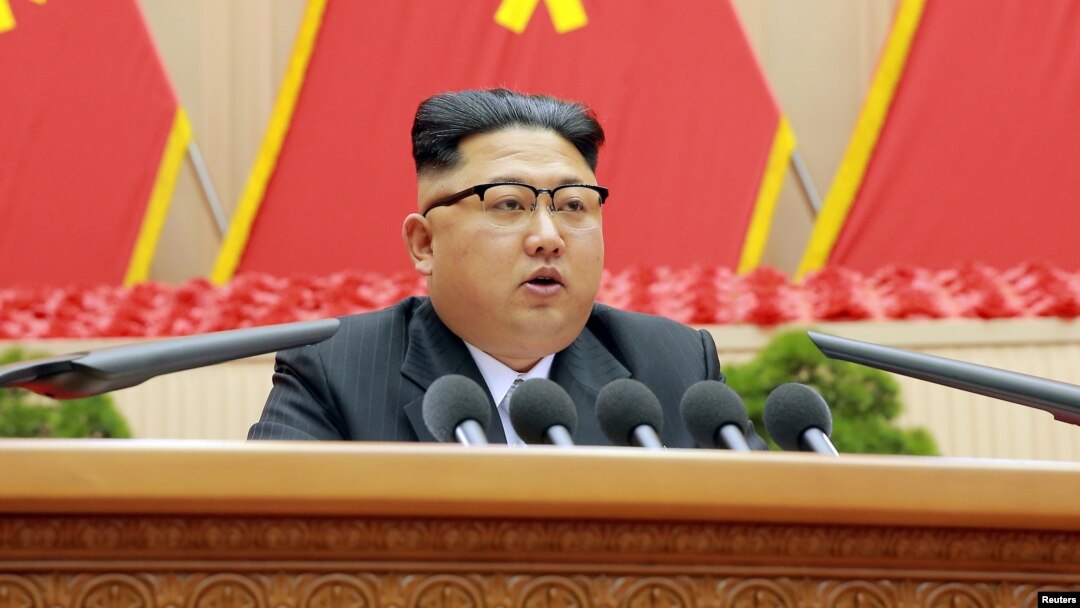 김정은 북한 국무위원장이 지난해 12월 평양체육관에서 열린 제1차 전당(전국 노동당) 초급당위원장 대회에서 연설하고 있다.