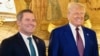 Cố vấn an ninh quốc gia Nhà Trắng Mike Waltz và Tổng thống Donald Trump.