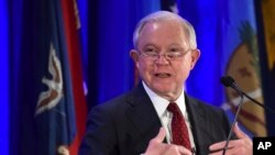 Mediante la regulación propuesta por el fiscal general de EE.UU., Jeff Sessions, los llamados bump stocks, entrarían en la definición de la ley federal de "ametralladoras" y serían definitivamente prohibidos.