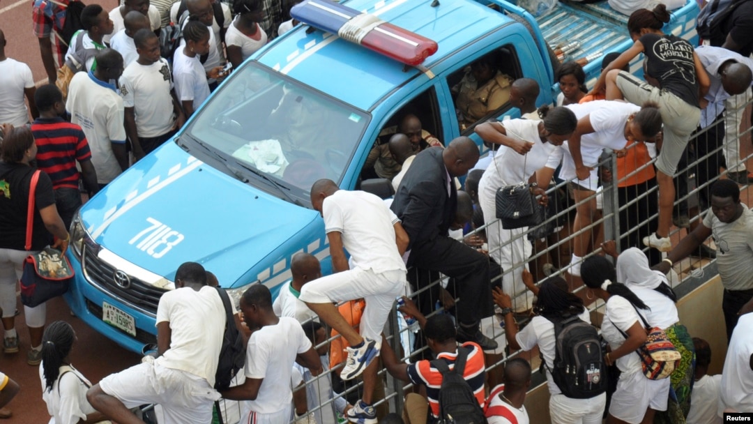 Tumurtsitsin wajen Neman aiki, Abuja Maris 15, 2014.