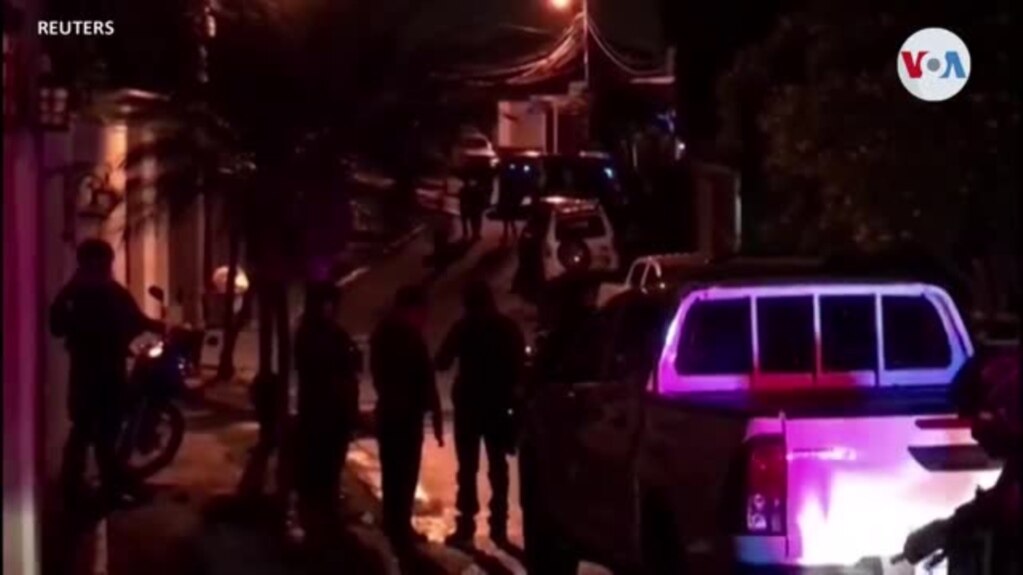 La policía rodea la casa de expresidente hondureño después de que EE. UU. solicitara su extradición