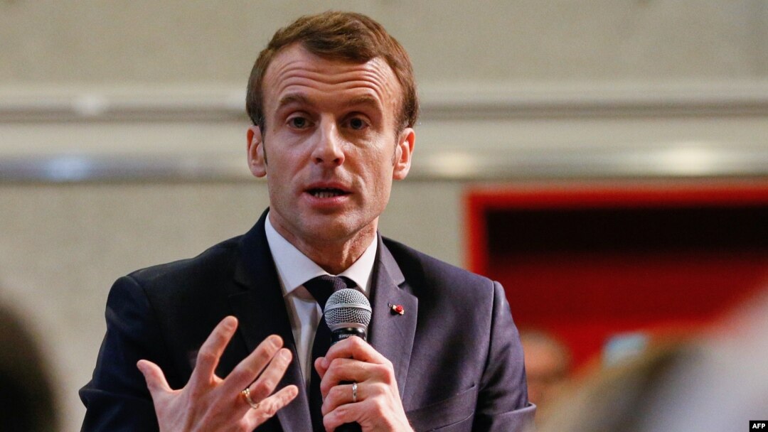 Président ya France Emmanuel Macron pene na Valence, France, 24 janvier 2019.