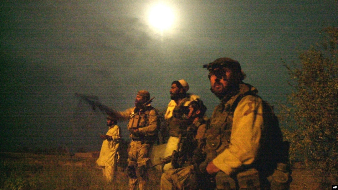 La idea del Pentágono es meter miedo durante la noche al liderazgo de ISIS, que no sabrá quien puede asomarse por la ventana.