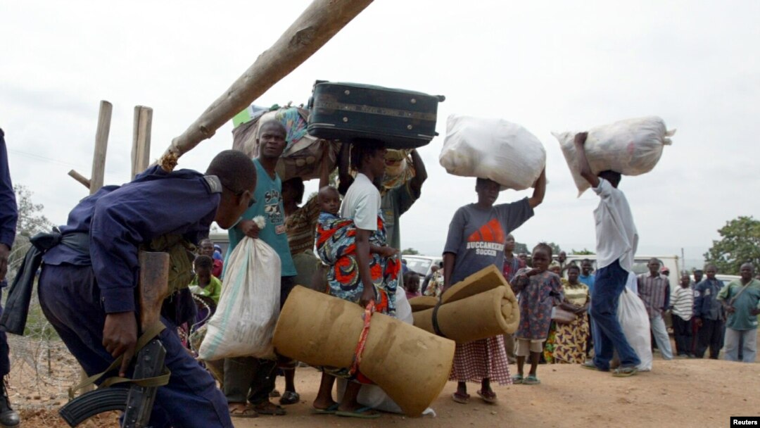 Policier azali kokengela baye balingi kokima bitumba na Bunia, 20 juin 2003