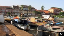 Porto das canoas,Bissau