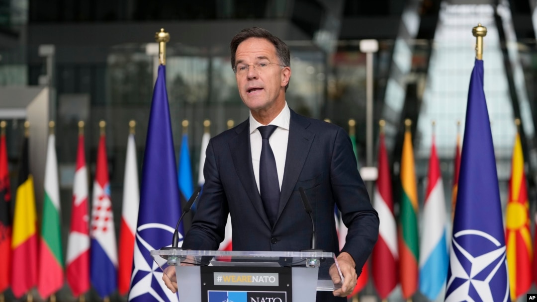 El secretario general de la OTAN, Mark Rutte, hace una declaración tras reunirse con una delegación surcoreana de alto nivel en la sede de la OTAN en Bruselas el lunes 28 de octubre de 2024. (AP Foto/Virginia Mayo).
