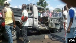 Carro da polícia incendiado