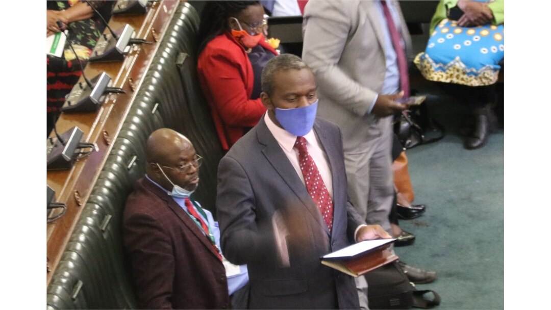 Lawmaker Settlement Chikwinya, center, is seen in parliament in Harare, Zimbabwe, Dec. 9, 2020. (Columbus Mavhunga/VOA)