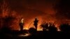 Los bomberos luchan contra el incendio Franklin en Malibú, California, el martes 10 de diciembre de 2024. AP