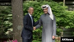 El presidente Obama saluda al emir de Qatar Sheik Tamim bin Hamad Al-Thani, tras reunirse en Camp David, el 14 de mayo, de 2015.
