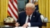 Donald Trump assina decretos presidenciais no Salão Oval da Casa Branca, Washington, 20 janeiro 2025