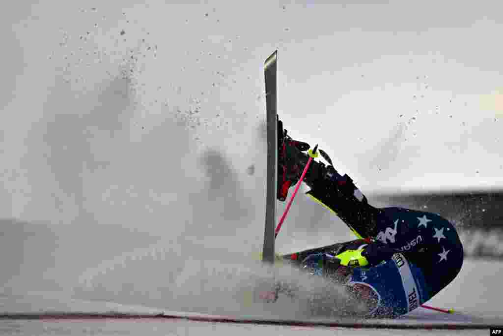 USA's Paula Moltzan falls down as she competes in the first run of the women's Slalom of the FIS Alpine Skiing 2024/2025 World Cup event in Courchevel, French Alps.