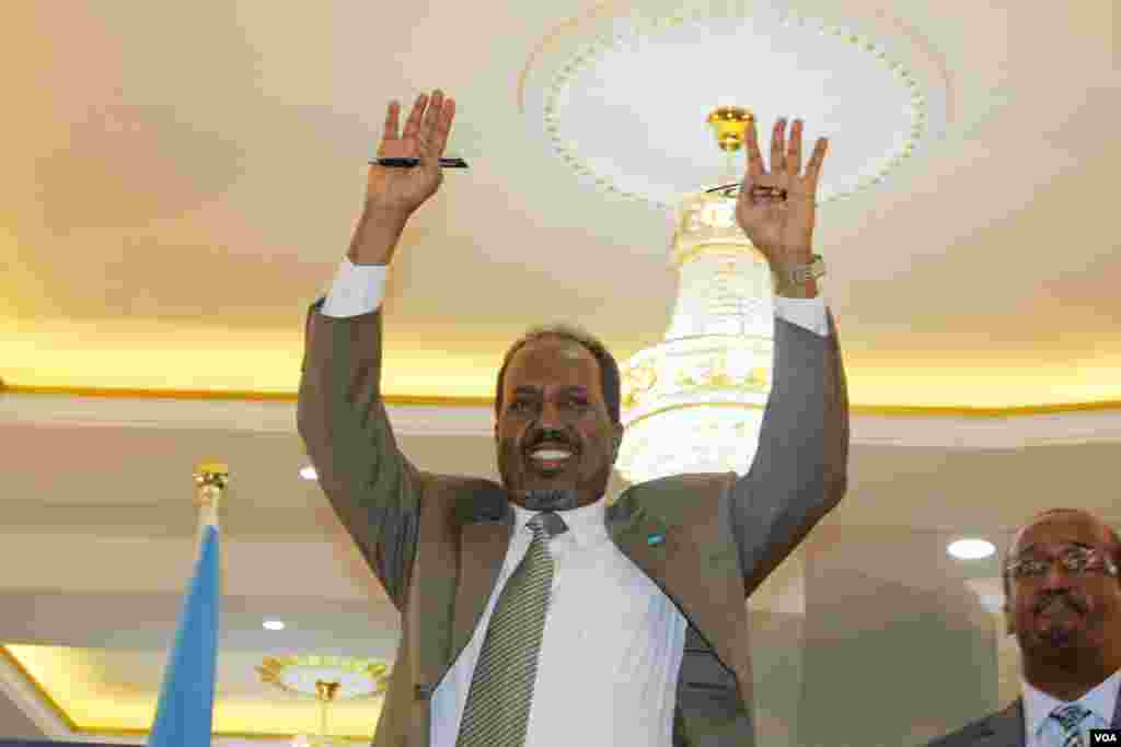 Somali President Hassan Sheikh Mohamoud took part in a town hall hosted by VOA's Somali service Saturday, in Mogadishu.