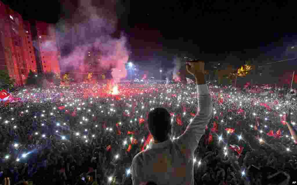 Ekrem Imamoglu, the candidate of the secular opposition Republican People's Party, CHP, waves to supporters at a rally in Istanbul, June 23, 2019. The opposition candidate for mayor of Istanbul celebrated a landmark win in a closely watched repeat election that ended weeks of political tension and broke the long hold President Recep Tayyip Erdogan's party had leading Turkey's largest city.