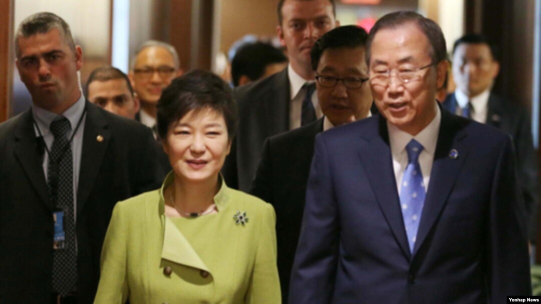 미국을 방문 중인 박근혜 대통령(왼쪽)이 6일 오전 유엔본부를 방문해 반기문 사무총장을 접견하고 있다. 