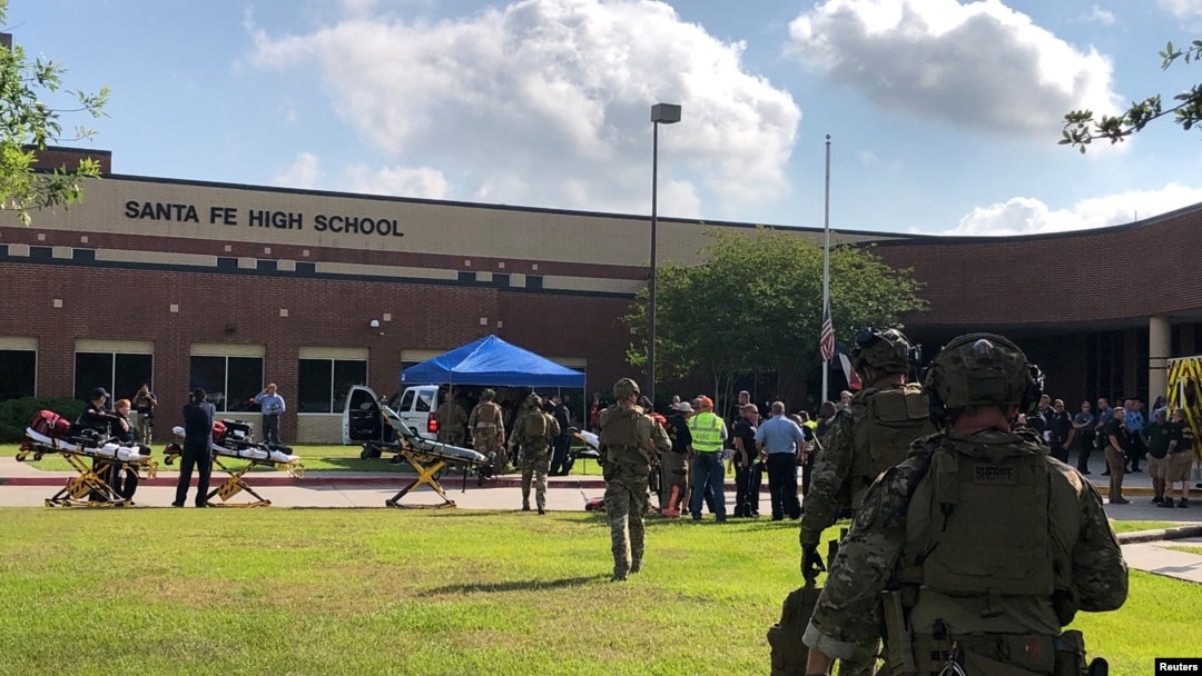 Law enforcement officers respond to a hooting attack at Santa Fe High School near Houston, Texas. (Photo released on May 18, 2018. Courtesy HCSO/Handout via REUTERS) 