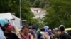 ARCHIVO - Migrantes se dirigen al norte hasta Lajas Blancas, Panamá, el viernes 28 de junio de 2024, tras atravesar el Tapón del Darién desde Colombia. 