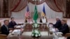 Ngoại trưởng Mỹ Marco Rubio và Cố vấn An ninh Quốc gia Mike Waltz (bên trái) gặp Bộ trưởng Ngoại giao Ukraine Andrii Sybiha và Chánh Văn phòng Tổng thống Ukraine Andriy Yermak (bên phải) tại bàn đàm phán ở Jeddah, Saudi Arabia, ngày 11/3/2025.