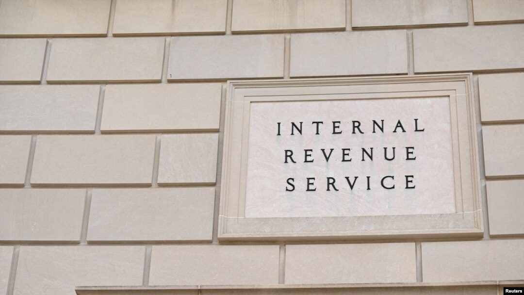 Detalle de la parte frontal del edificio del Servicio de Impuestos Internos (IRS) en Washington, EEUU, el 28 de septiembre de 2020.