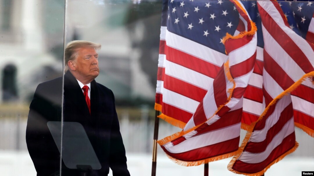 El presidente Donald Trump al final de un discurso pronunciado a sus seguidores en Washington, DC, el 6 de enero de 2020.