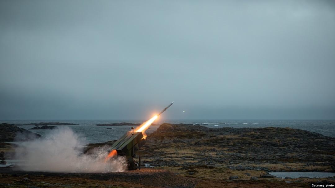 資料照片：挪威陸軍在演習中發射NASAMS中程防空飛彈。(2023年5月10日)