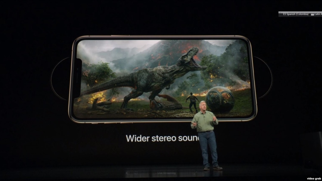 iPhone Xs MAX es el teléfono más grande de Apple, fue presentado en la sede de la compañía en Cupertino, California el 12 de septiembre de 2018. Foto tomada de video.