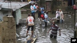 Timu ya uokozi ikiendelea na huduma kuwatafuta manusura wa mafuriko huko Congo