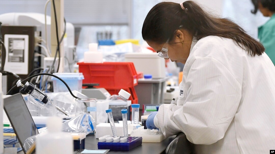 Identificar y aislar a los infectados de coronavirus es lo más importante ahora para frenar la expansión de la epidemia en Estados Unidos, dicen los expertos.