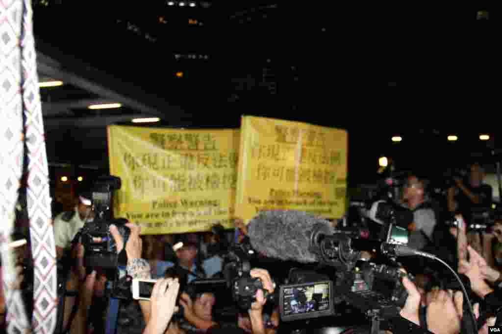 學聯發起抗議梁振英拒絕對話公民抗命遊行和留守禮賓府(美國之音圖片/海彥拍攝)
