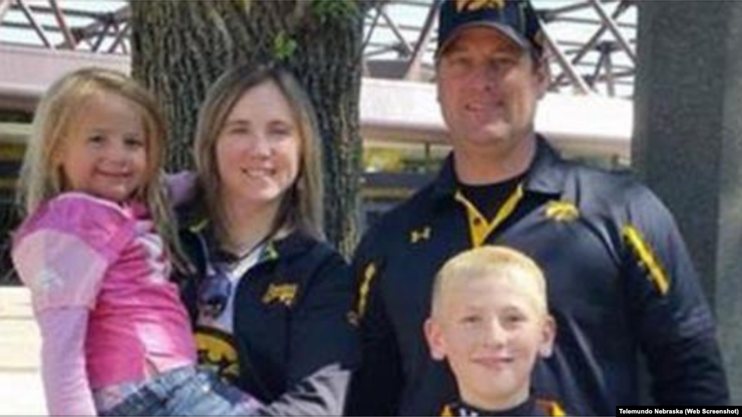 Kevin Wayne Sharp, 41, Amy Marie Sharp, 38, Sterling Wayne Sharp 12, y Adrianna Marie Sharp, 7 son los miembros de una familia estadounidense de Creston, Iowa, que fueron encontrados muertos en el condominio que habían alquilado para vacacionar en Tulum, México. Foto: Facebook.