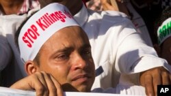 در کشور های مسلمان نشین مالیزیا و اندونیزیا، مظاهرات پیهم به خاطر حقوق اقلیت های روهینگیا برپا شد